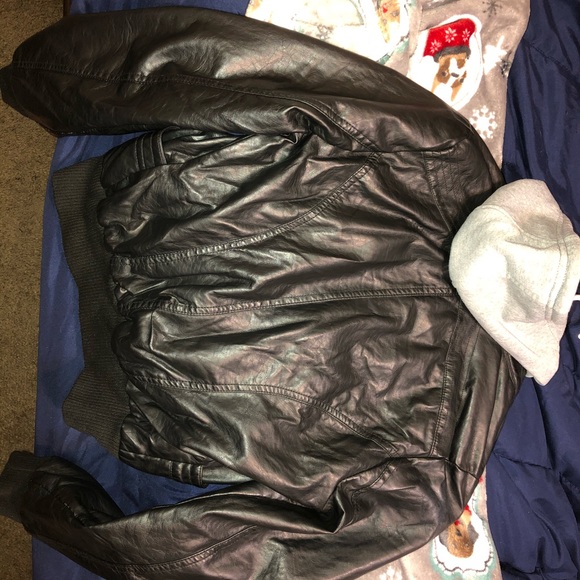 Black jacket with grey sweater hood - Picture 1 of 2